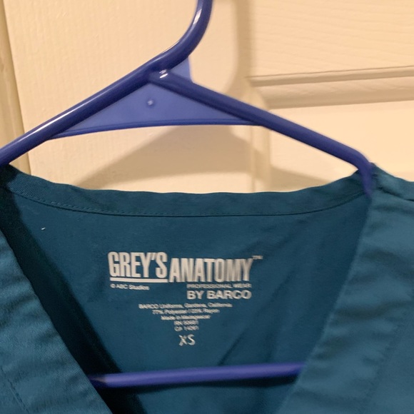 Greys anatomy scrub top - Picture 2 of 2